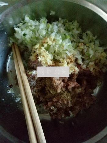 菠菜牛肉丸子汤的做法步骤1