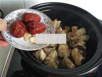 母鸡山药菌菇汤的做法步骤3