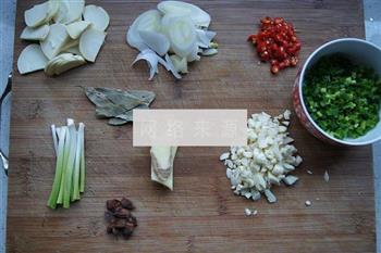 鱼头炖豆腐的做法步骤1