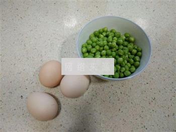 鸡蛋青豆小炒的做法图解1