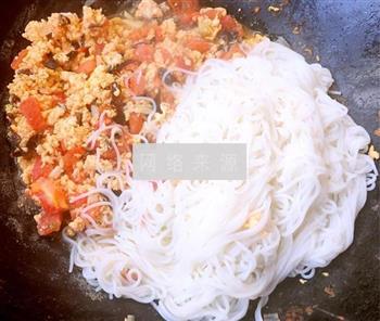 番茄鸡蛋木耳炒米线的做法步骤16