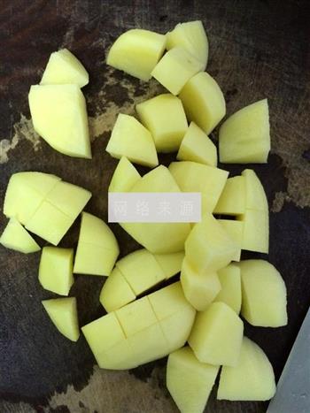 土豆焖鸭的做法图解1