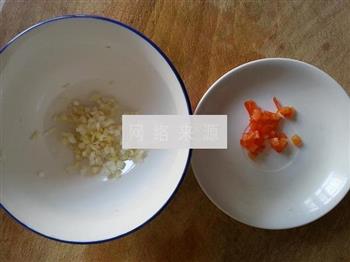 松花蛋拌豆腐的做法图解2