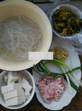 肉末豆腐酸菜粉丝煲的做法步骤1