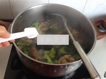 西兰花母鸡汤的做法步骤8