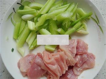芹菜炒肉片的做法步骤2
