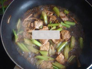 芹菜炒肉片的做法步骤9