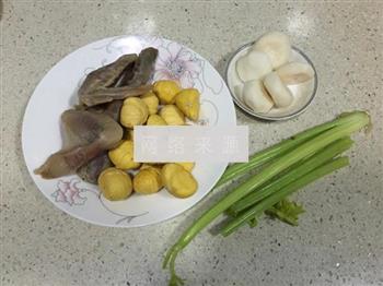 马蹄粟米腊鸡汤的做法图解1