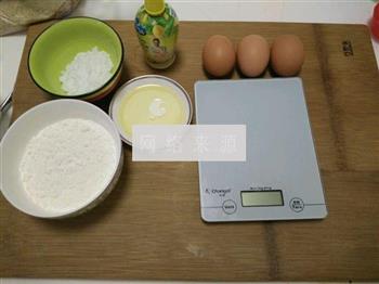 芝麻海绵小蛋糕的做法步骤1