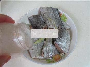 剁椒芋头烧带鱼的做法步骤1