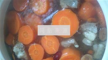 胡萝卜石斛排骨汤的做法步骤7