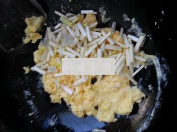 蒜黄炒鸡蛋的做法图解5