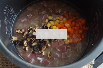 红糙米咸肉香菇焖饭的做法图解3