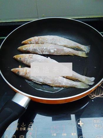香煎沙丁鱼的做法步骤3