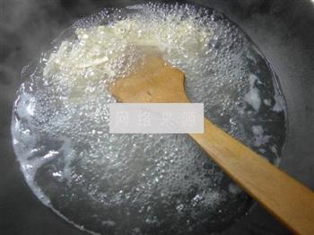 莴笋叶炒豆腐干的做法步骤4