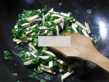 莴笋叶炒豆腐干的做法步骤8