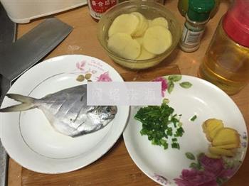 地中海风情烤鱼的做法步骤1
