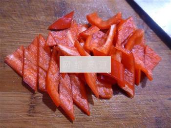 红椒油豆腐炒莴笋的做法步骤2