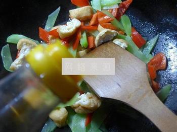 红椒油豆腐炒莴笋的做法步骤8
