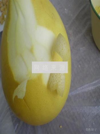 糖渍柚子皮的做法步骤1