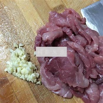 豆苗炒肉片的做法步骤2