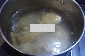 竹荪煲鸡汤的做法图解3