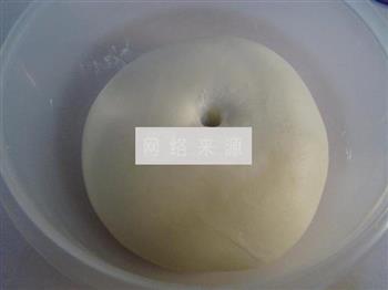 椰蓉花环面包的做法步骤2
