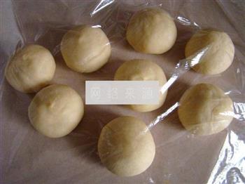椰蓉花环面包的做法步骤4