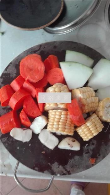 红萝卜排骨元气汤的做法步骤1