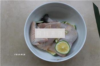 姜葱砂锅鸡的做法步骤3