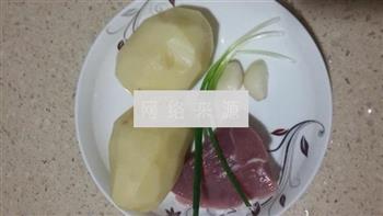 土豆丝炒肉的做法步骤1