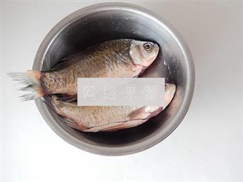 平菇豆腐鱼汤的做法步骤1