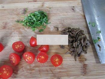 番茄橄榄鲈鱼沙拉的做法步骤7