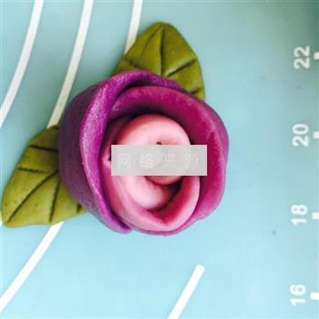 紫薯玫瑰花环馒头的做法步骤16