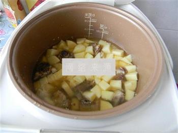 排骨土豆焖饭的做法步骤6