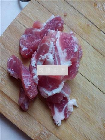白菜猪肉炖粉条的做法图解3