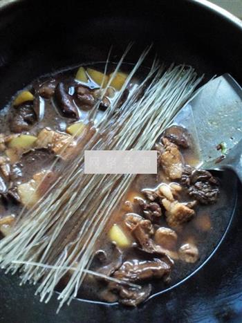 猪肉土豆炖松蘑的做法步骤12