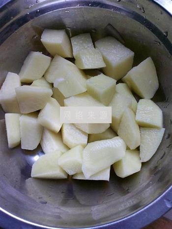 猪肉土豆炖松蘑的做法步骤3
