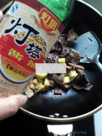 猪肉土豆炖松蘑的做法图解9