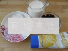 红豆奶茶的做法步骤1