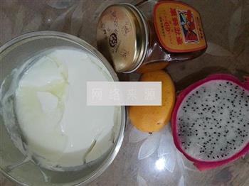 水果蜂蜜酸奶的做法步骤1