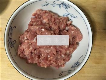 猪肉荸荠小肉包的做法步骤2