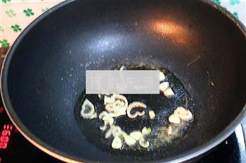 杂蔬炒红蘑的做法图解5