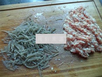 煎猪肉粉丝酿豆腐的做法步骤3