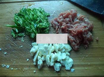 西兰花青椒牛肉的做法步骤2