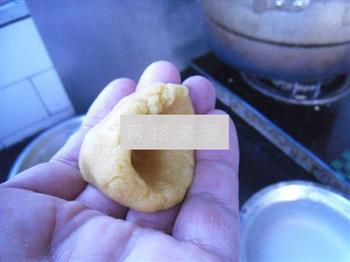 蛋黄玉米面窝窝头的做法步骤4