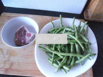 猪肉炒四季豆的做法步骤1