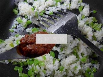 牛肉酱尖椒炒饭的做法步骤5