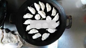 水煎饺的做法步骤6