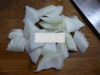 白菜梗麻辣香肠炒西葫芦的做法步骤3